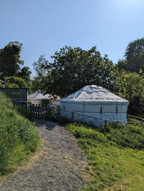 Love2Yurt